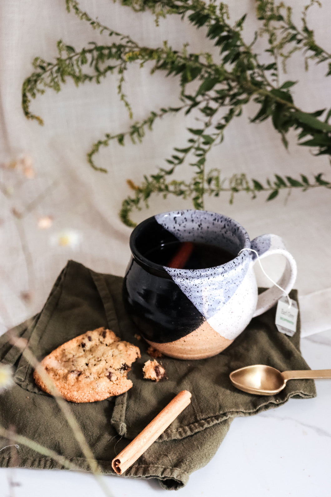 Cauldron Mug in Raven